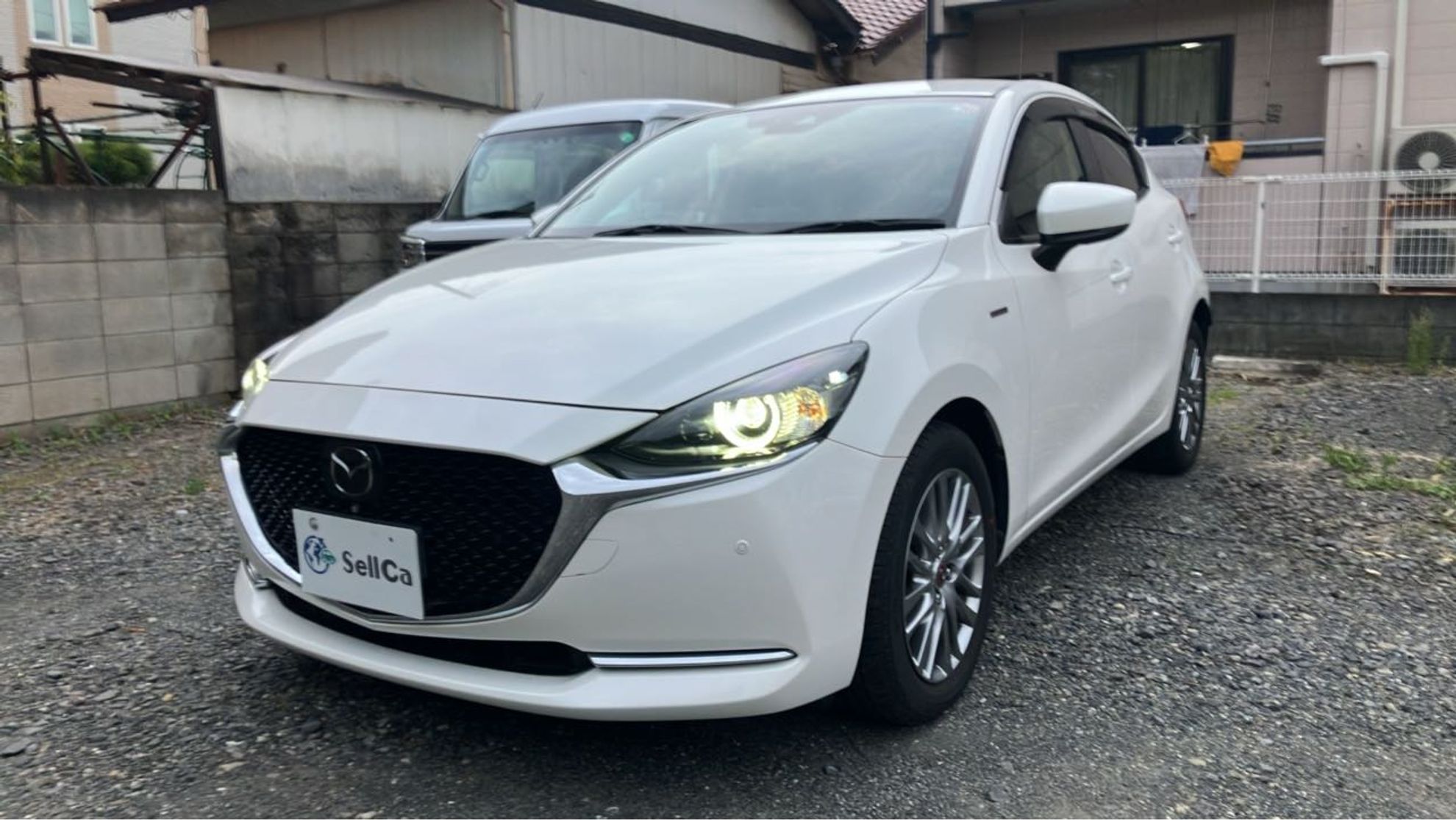 MAZDA2