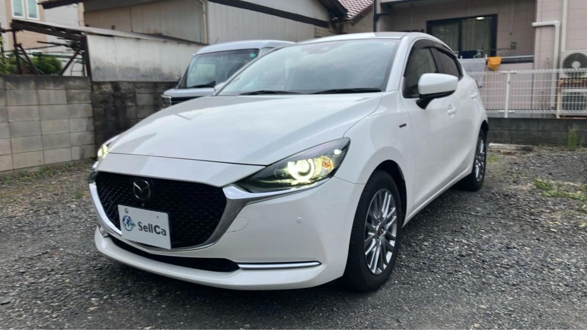 MAZDA2