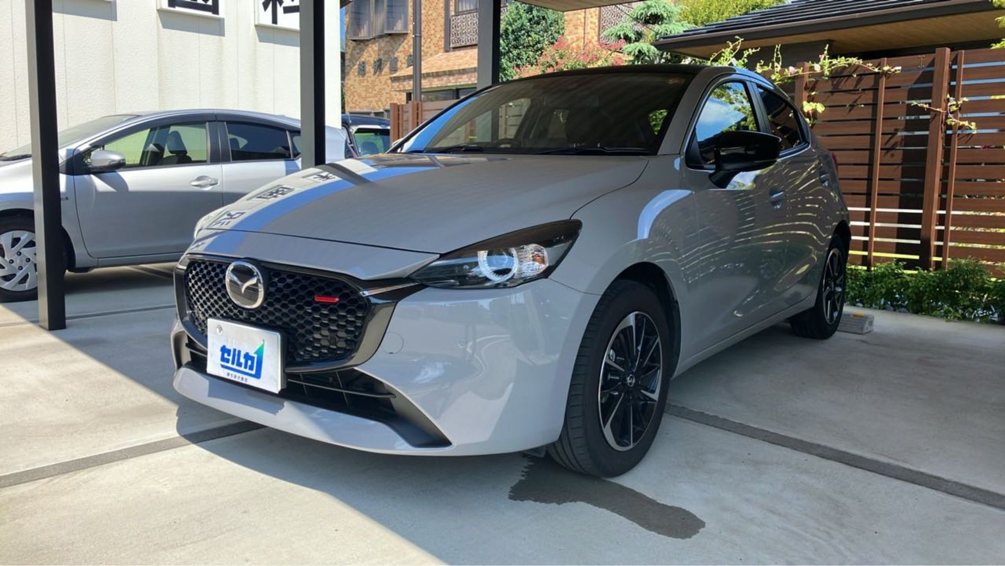 MAZDA2