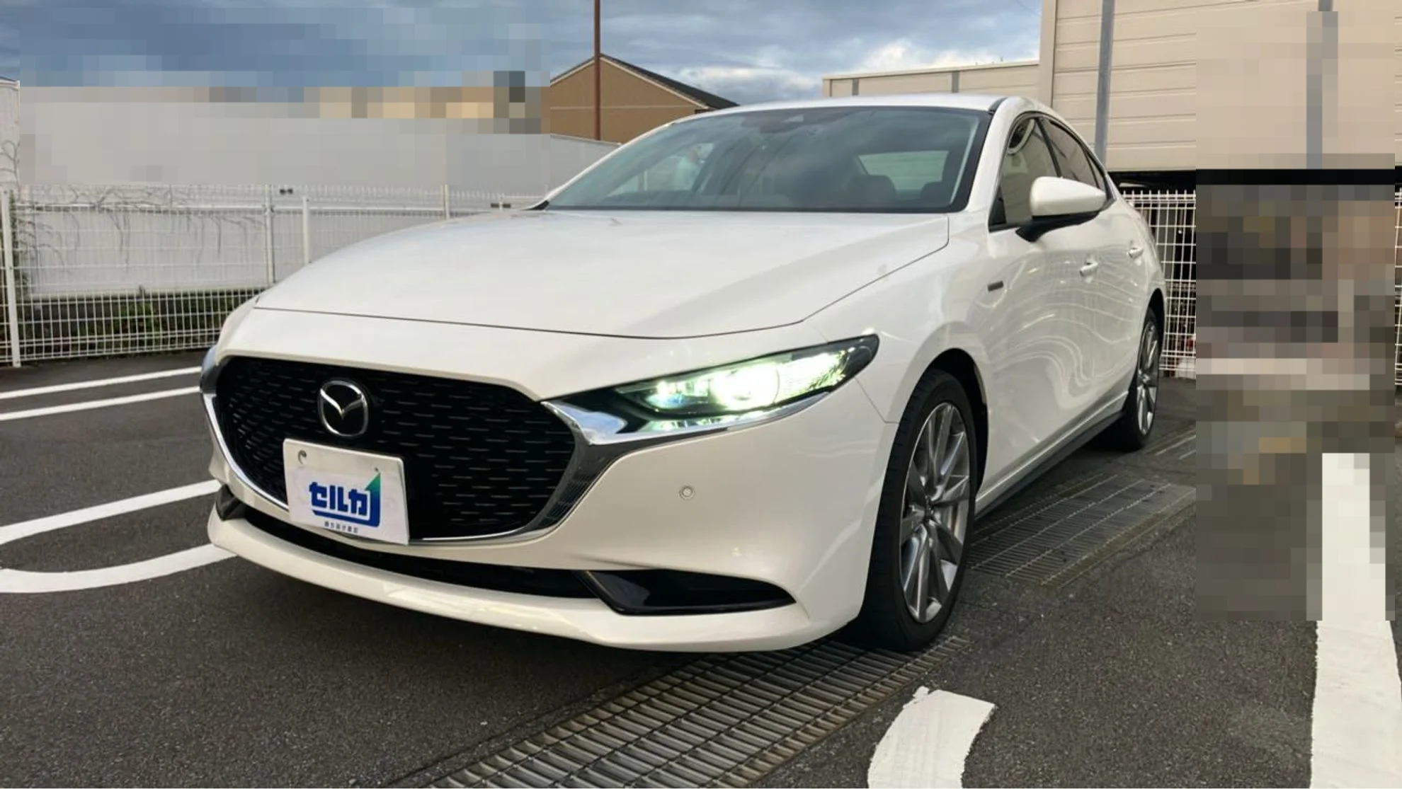 MAZDA3セダン